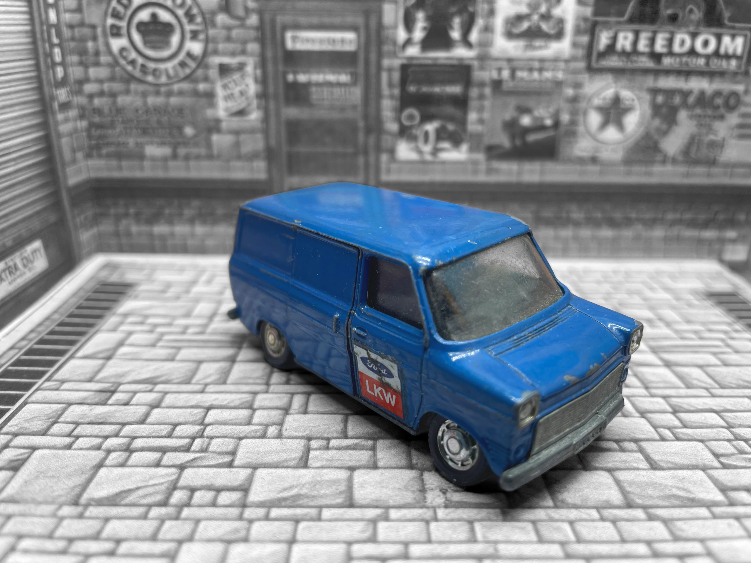 Ford Motor Co. Introduces the Conveyer Belt (1913)